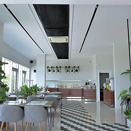 Hills Hotell 3*